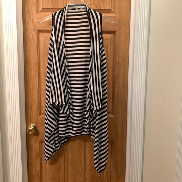 Tops - Black and White Layered Shrug / Layered Vest